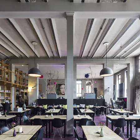 Factory מלון מונסטר