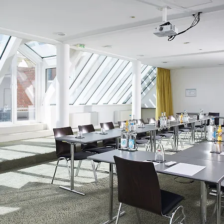 Factory מלון מונסטר