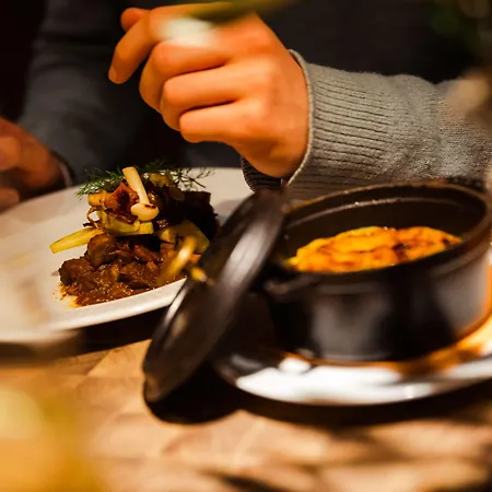 Factory מלון מונסטר