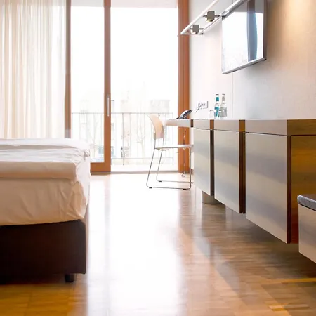 Hotell Factory 4*