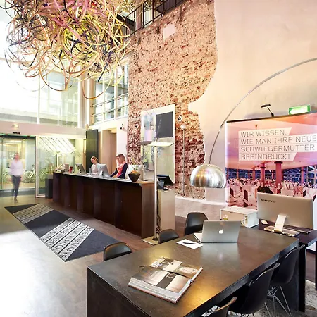 Factory מלון מונסטר