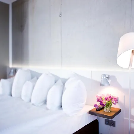 Factory מונסטר